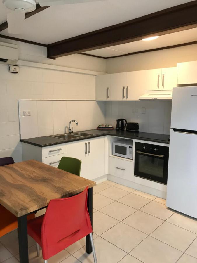 Ocean Breeze Units Apartment Bowen Exterior photo